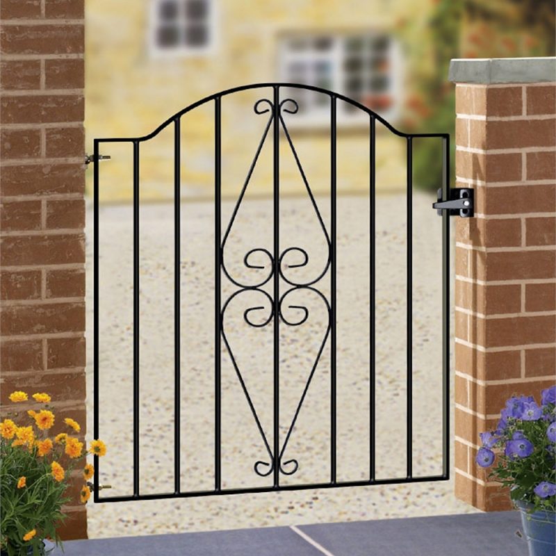 Henley-Stirling Low Bow Top Scroll Metal Gate 942mm High